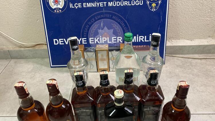 Edirne’de bir araçta kaçak içki ve parfüm ele geçirildi