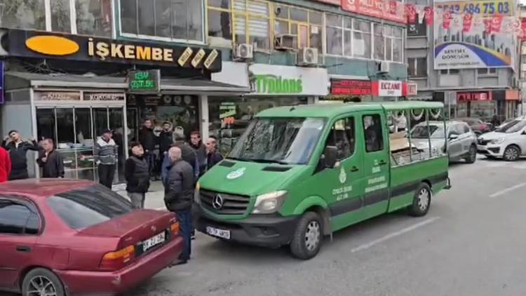 Küçükçekmecede dehşet Arkadaşını öldürüp polise teslim oldu