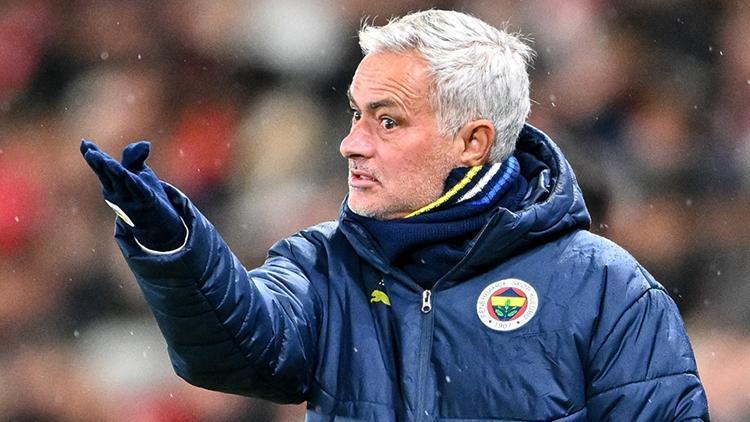 Mourinhodan çarpıcı sözler: Futbolcu ağlayarak değil, çalışarak para kazanır