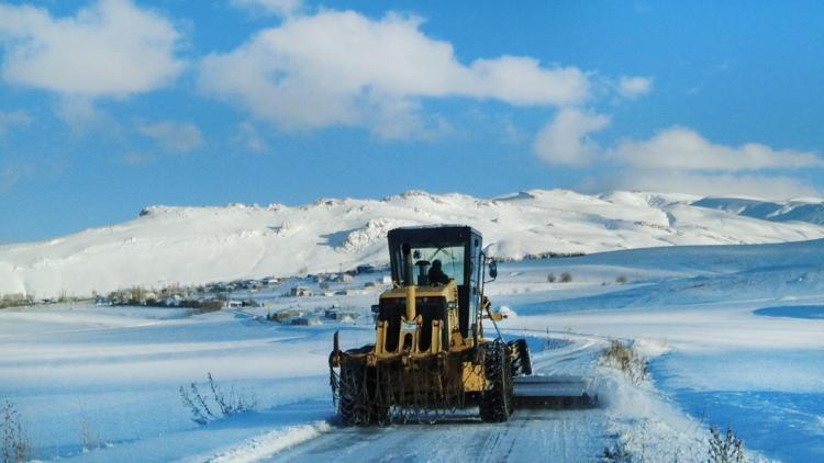 Vanda kardan kapanan 158 mahalle ve mezra yolu ulaşıma açıldı