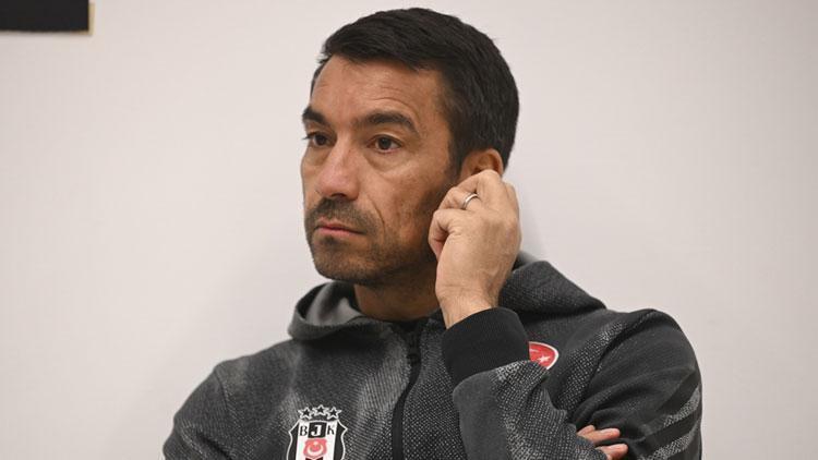 Hasan Arat istifa edince van Bronckhorst kararı bugüne kaldı Yabancı hoca veya Sergen Yalçın...