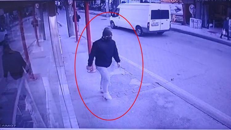 Bursada kendisini polis ve savcı olarak tanıtan dolandırıcı 100 kamera görüntüsü izlenerek yakalandı