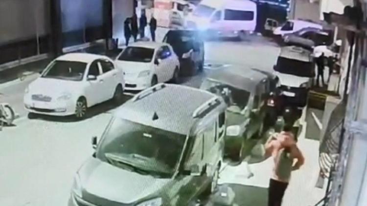 İstanbul - Esenyurtta okuldaki tartışma sonrası sınıf arkadaşlarını tekme tokat dövüp, babasını tehdit ettiler