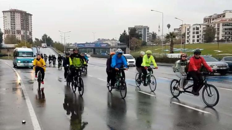 İzmirde engelsiz yaşam için pedala bastılar