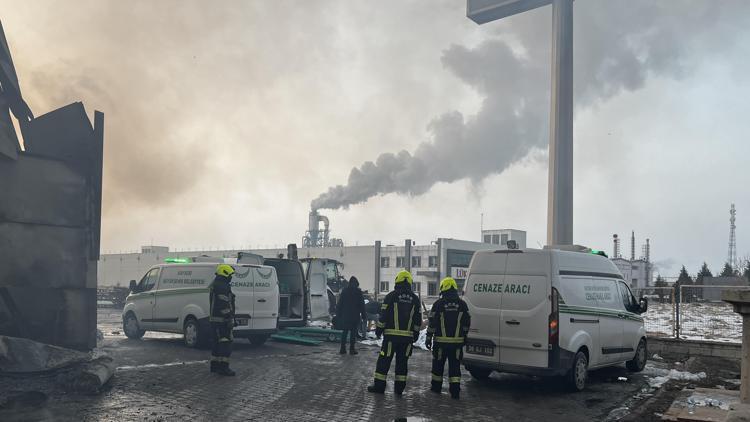 Kayseride mobilya fabrikasında yangın: 3 ölü (4)