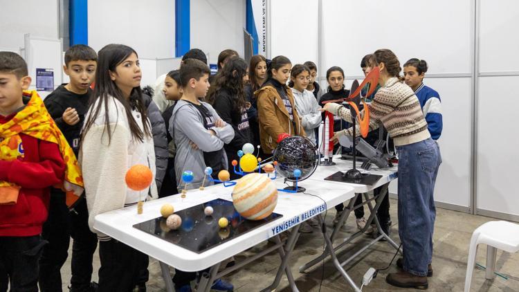 Büyükşehrin stantları bilim şenliğinde yerini aldı