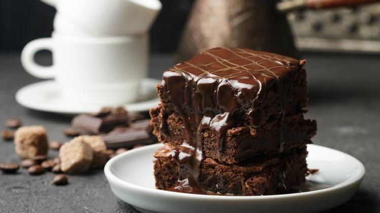 BROWNİ TARİFİ (Böyle akışkanlık görülmedi!) Evde brownie (ıslak kek) tarifi... Yiyenler tarifi için sıraya girecek!