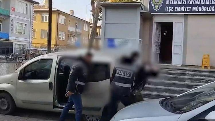 Polis aracına çarpıp kaçan cinsel istismar hükümlüsü yakalandı