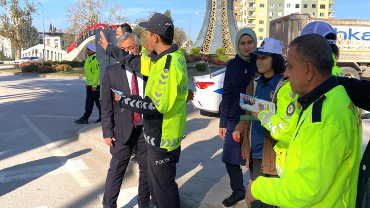 Osmaniye’de engelli bireyler, temsili trafik uygulaması yaptı