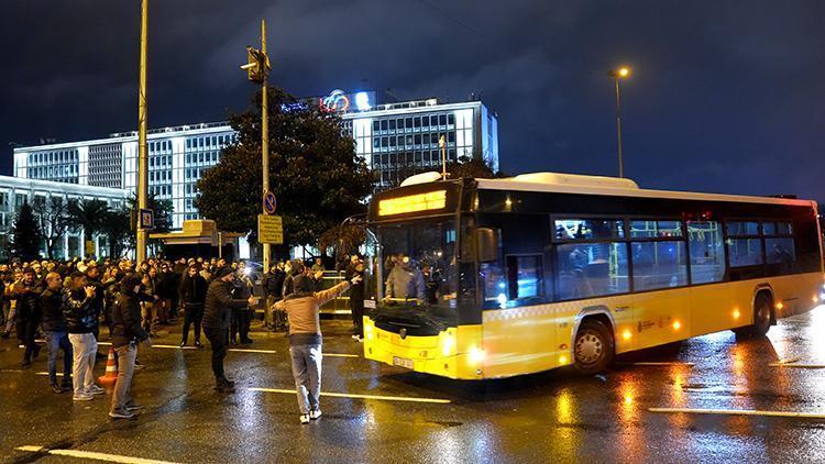 İETTye bağlı özel halk otobüsü sahipleri, İBB binası önünde eylem yaptı