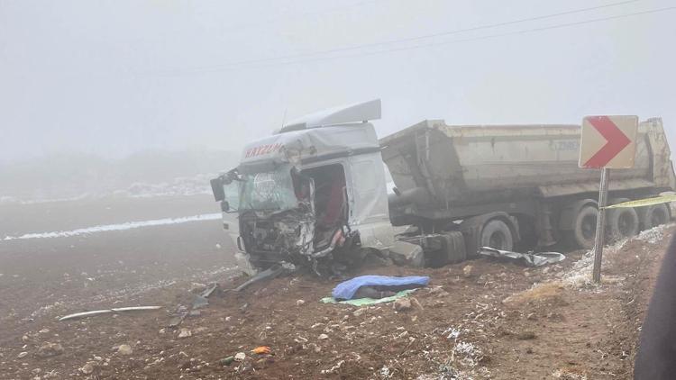 Ankarada aynı firmaya ait iki TIR çarpıştı: 1 ölü, 1 yaralı