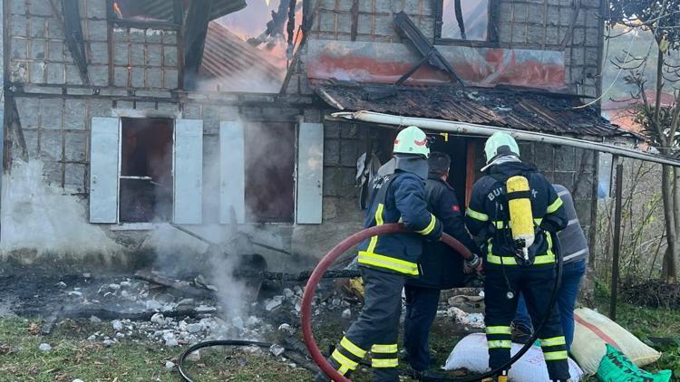 Giresunda 2 katlı evde yangın; 1 ölü, 1 yaralı