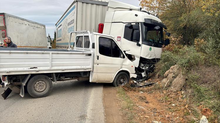 Kocaelide zincirleme trafik kazasında 3 kişi yaralandı