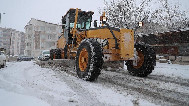 Sivas Belediyesi kar temizleme çalışmalarını sürdürüyor