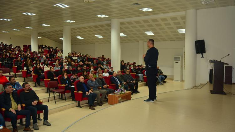 Erbaa’da yapay zeka ve sanal evren konferansı düzenlendi