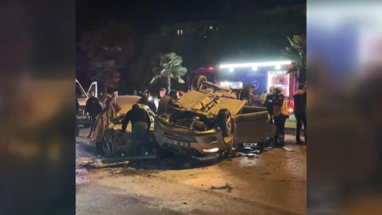 Bursada 17 yaşındaki sürücünün kullandığı otomobil, 2 otomobile çarptı: 1 ölü, 3 yaralı