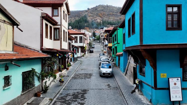 Afyonkarahisarın tarihi evleri yöresel mimariye göre yenilendi