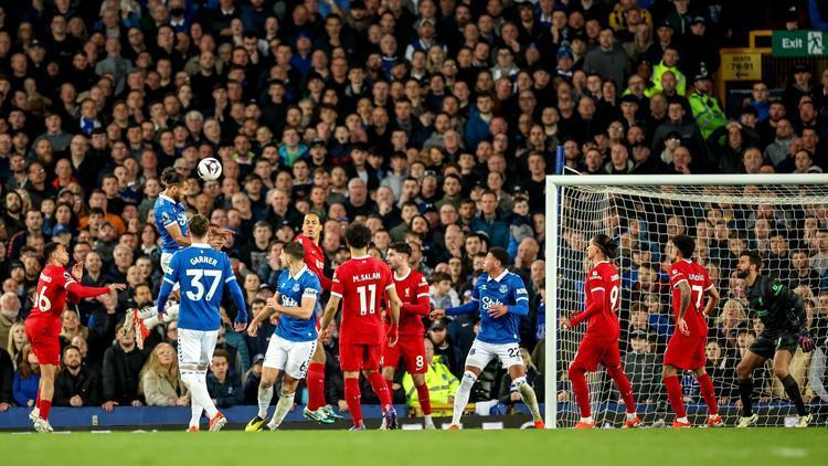 Everton - Liverpool maçı ertelendi