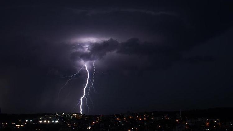 Meteoroloji saat verdi Marmara Bölgesi için gök gürültülü sağanak yağış uyarısı