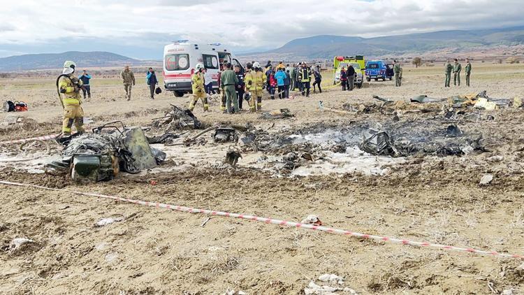 İki helikopterin pervaneleri çarpıştı: Biri tuğgeneral 6 şehit