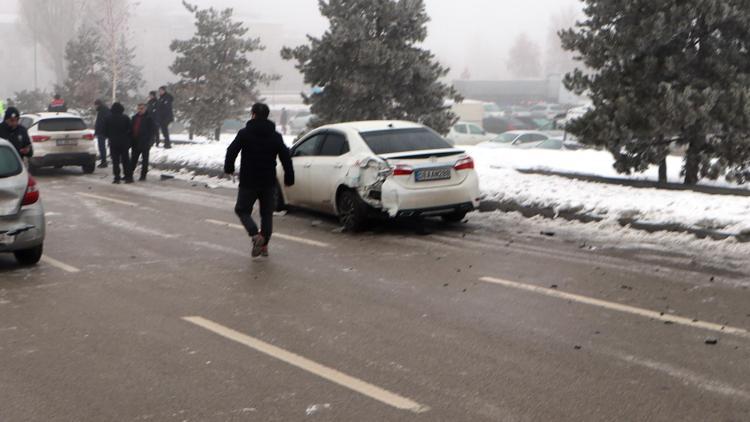 Erzurum’da zincirleme trafik kazası