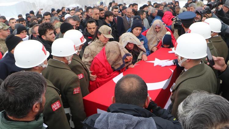 Şehit Nergizin cenazesi Erzurumda; babası Susun, Taha uyuyor diye bağırdı (2)