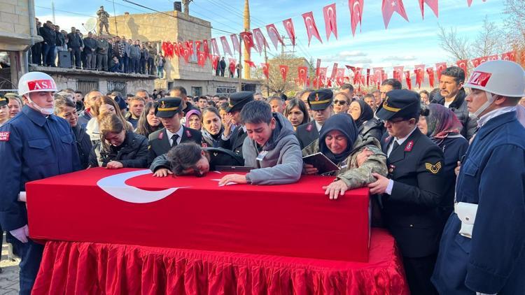 Şehit oğlunu son yolculuğuna Allahım cennetine al diyerek uğurladı