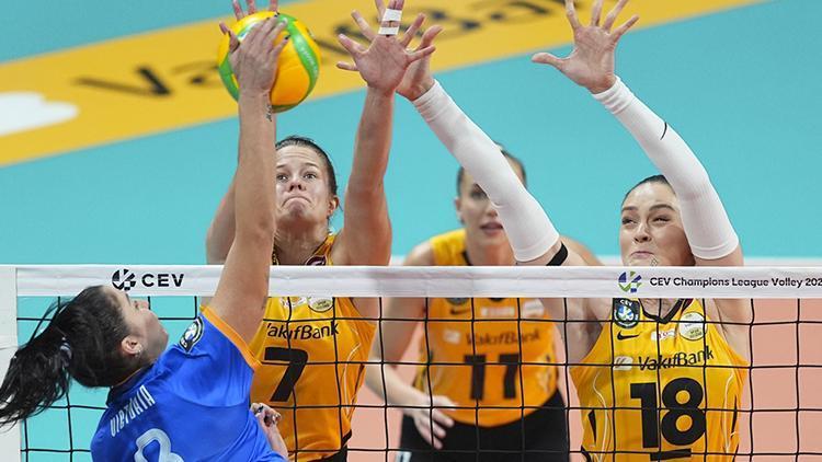 Eczacıbaşı ve VakıfBank set vermeden kazandı