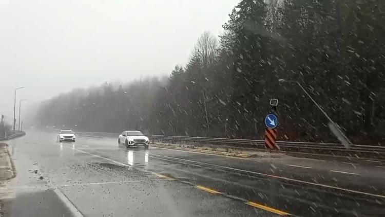 Bolu Dağında kısa süreli kar yağışı