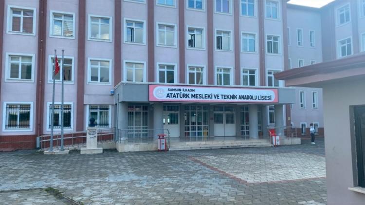 Lisede bıçaklı kavga: 1 öğrenci yaralandı