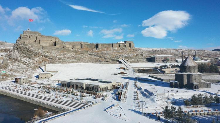 Ağrı, Kars ve Ardahanda kar yerini soğuk havaya bıraktı