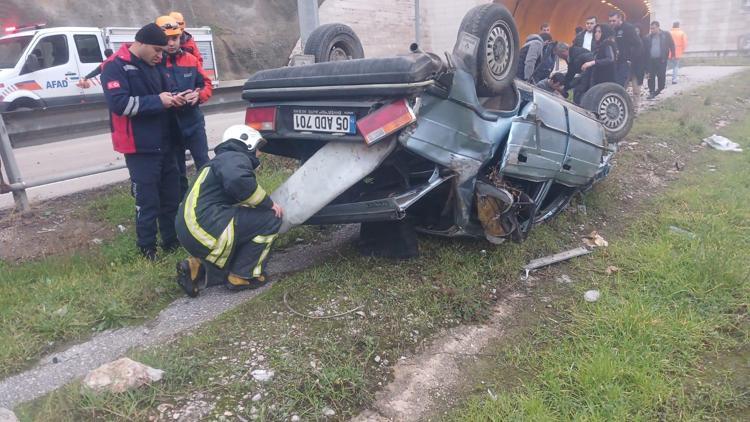 Tünel çıkışında otomobilin bariyere çarptığı kaza kamerada; 1 yaralı