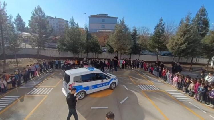 Batmanda öğrencilere uygulamalı trafik eğitimi