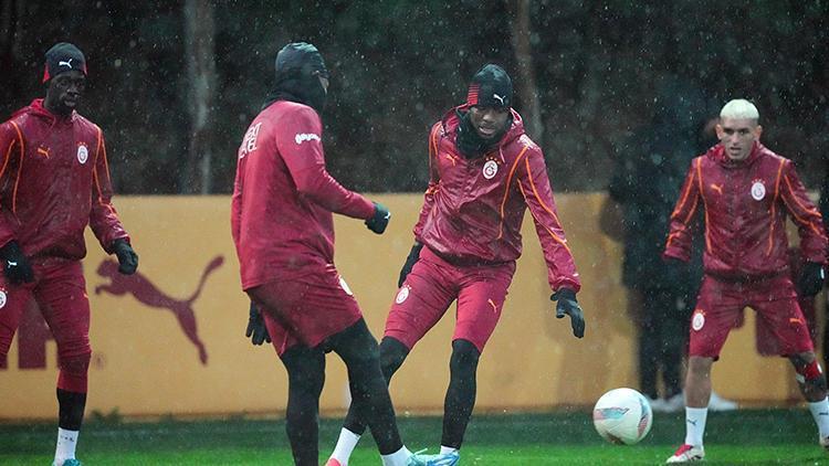 Galatasarayda Osimhen ve Davinson Sanchez gelişmesi