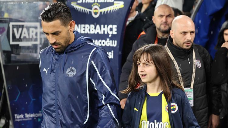 Aziz Yıldırımın kızı Yaz, Fenerbahçe maçında sahaya çıktı