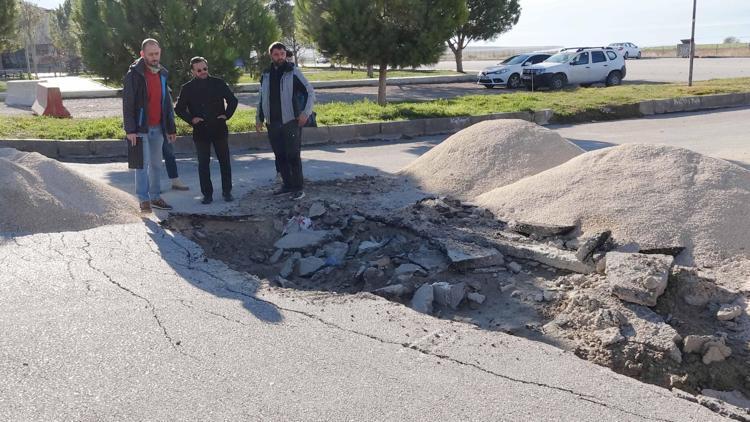 Burdurda asfalt zeminde çökme tartışması