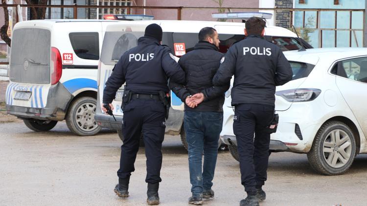 Eğlence mekanındaki silahlı kavgada yaralandı; gizlice polisi izlerken yakalandı