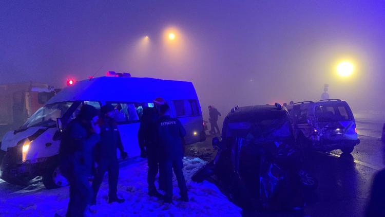 Bolu Dağında sis zincirleme kazaya sebep oldu: 6 yaralı