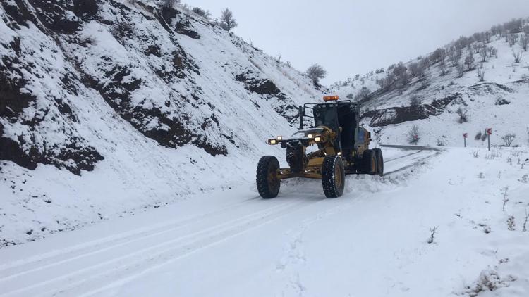 Diyarbakır’ın 4 ilçesinde kapanan 22 kırsal mahallenin yolu açıldı