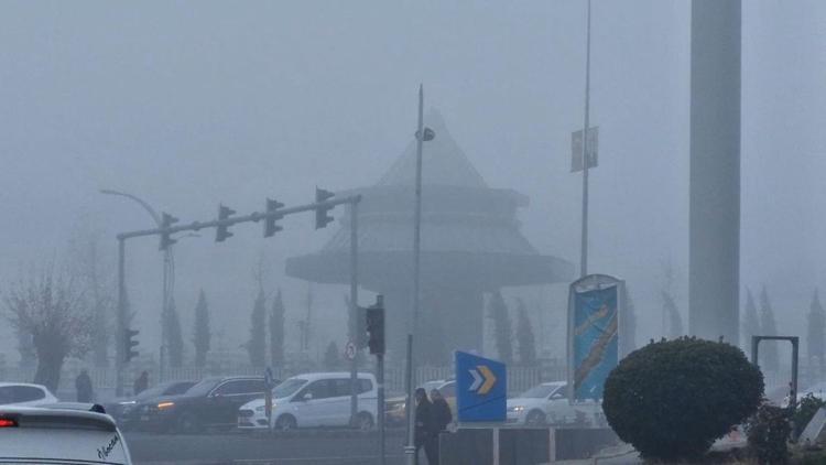 Diyarbakırda sis nedeniyle uçak seferleri aksadı