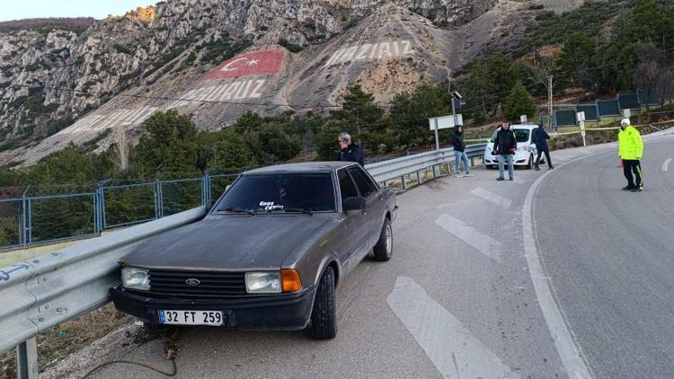 Otomobil bariyere çarptı: 1 yaralı