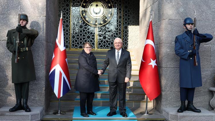 Bakan Güler, Birleşik Krallık Savunma Tedarik ve Sanayi Devlet Bakanı Eagle ile görüştü.