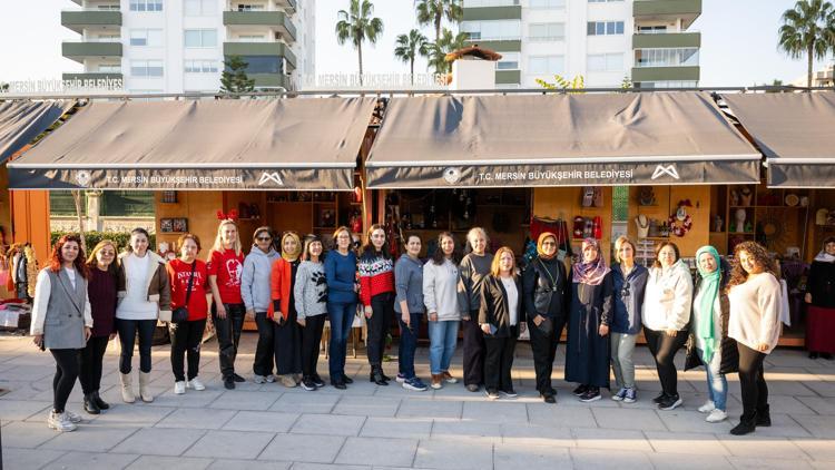 Mersin’de yeni yıl hediyeleri üretici kadınların ellerinden