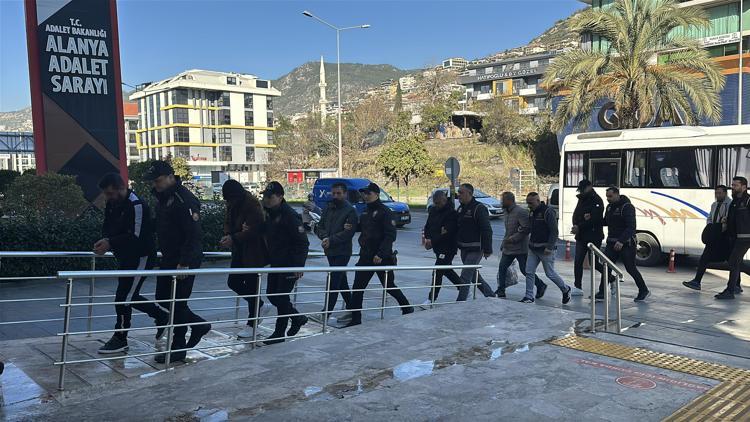 Antalyada yasa dışı bahis operasyonu; 13 şüpheli adliyede