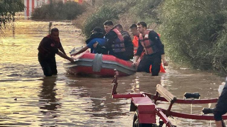 Manavgatta şiddetli yağışta mahsur kalan 236 kişi tahliye edildi