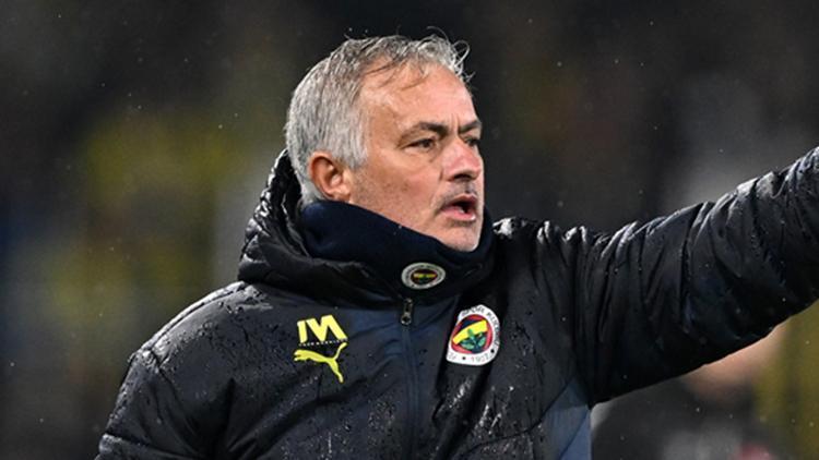 Jose Mourinho ameliyat olmak için yurt dışına gitti