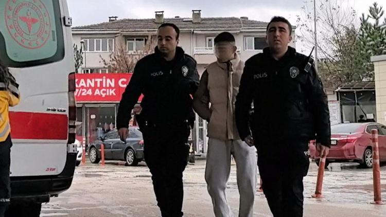 Kendisine küfrettiğini öne sürdüğü babasını 6 yerinden bıçaklayıp, 112’yi aradı