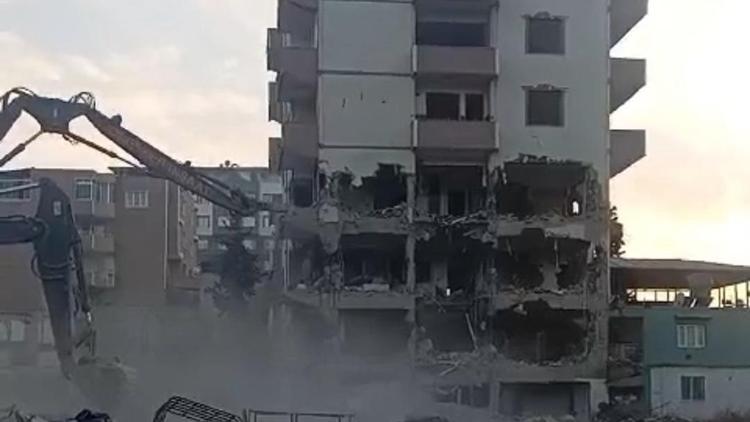 Gaziantep’te 6 katlı bina yıkım sırasında çöktü