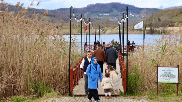 Turizme kazandırılan Gaga Gölü kışında ziyaretçilerini ağırlıyor