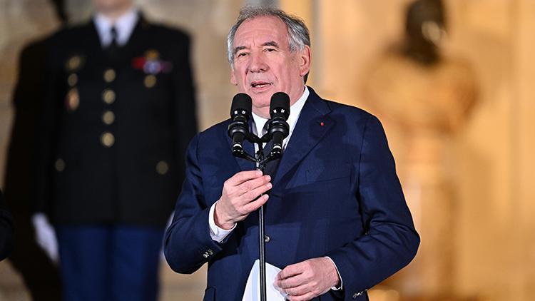 Fransada Başbakan Bayrou yeni hükümeti kurdu